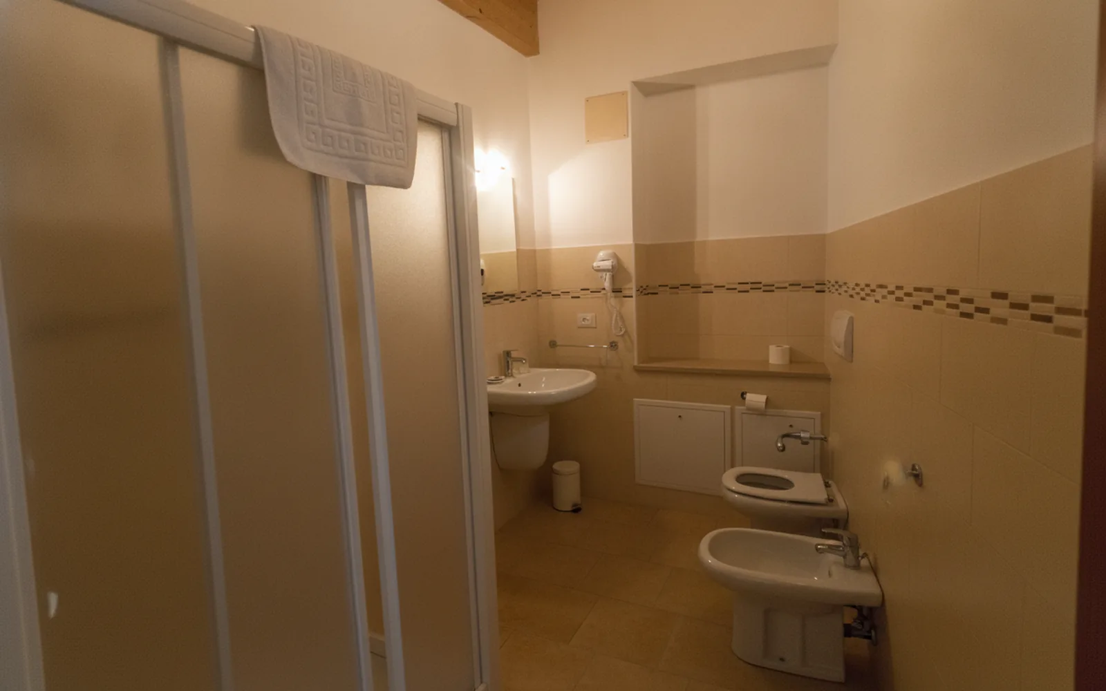 Camera con bagno privato — Agriturismo Corte Maccini, Verona (foto 22)